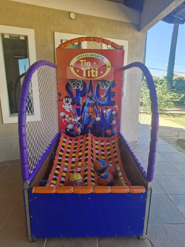 Aluguel de Desafio do Basquete para festas em Brasília – Tio Titi